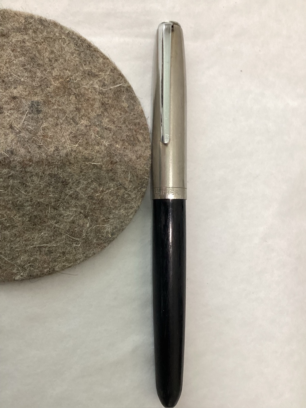 Vtg. Parker 21 1940s Black Barrel, Stainless Steel Cap FOUNTAIN PEN.